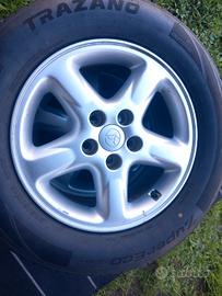 2 gomme 235 60 16 cerchi lega Toyota Rav 4 