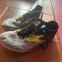 Scarpe chiodate Brooks