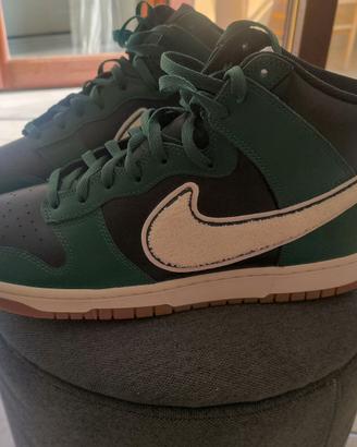 Nike Dunk High Retro University Chenille Swoosh