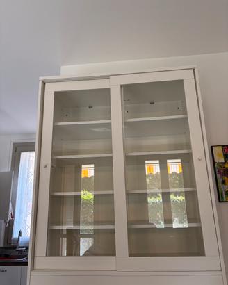 Vetrina IKEA SYVDE bianca con ante scorrevoli