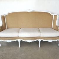 Divano vintage bouclè bianco rinnovato