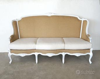 Divano vintage bouclè bianco rinnovato