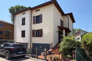 PORZIONE DI BIFAMILIARE A BUDRIO