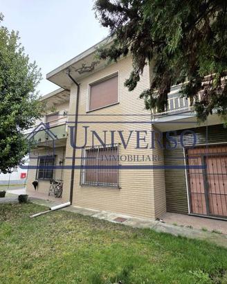Villa di 302 m² con più di 5 locali a Rea