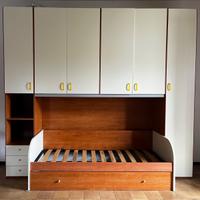 Armadio ad arco con letto singolo