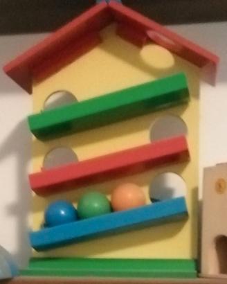 Gioco in legno casa rampa per palline