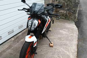 KTM duke 890 r