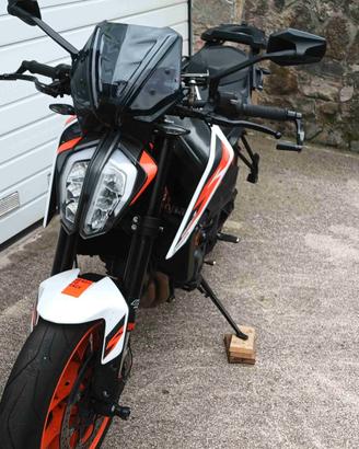 KTM duke 890 r
