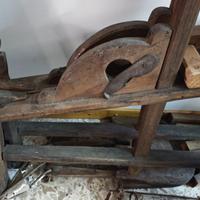 Antico telaio in legno