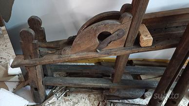 Antico telaio in legno