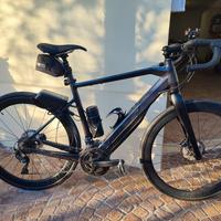 Bici gravel Moustache con motore Bosch