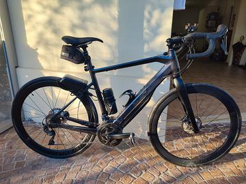 Bici gravel Moustache con motore Bosch