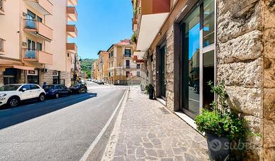 NEGOZIO A GAETA