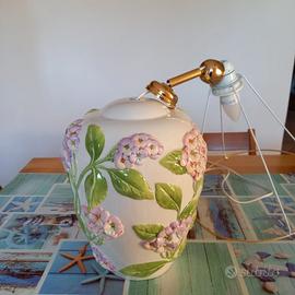 Lampada in ceramica con ortensie 