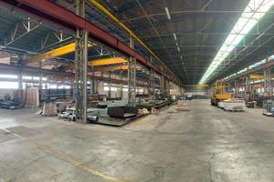 Capannone con carroponte