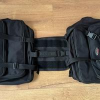 Borse laterali, tuta e stivali pioggia,paraschiena