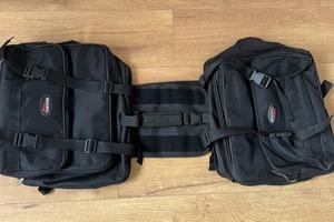 Borse laterali, tuta e stivali pioggia,paraschiena