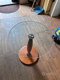 Tavolino con piano in vetro