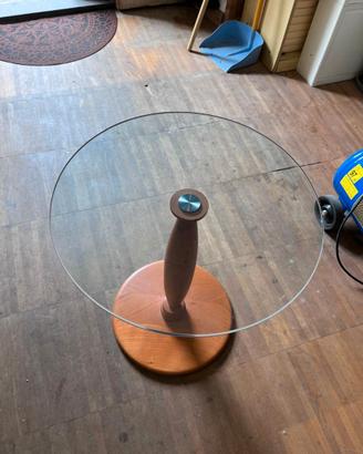 Tavolino con piano in vetro