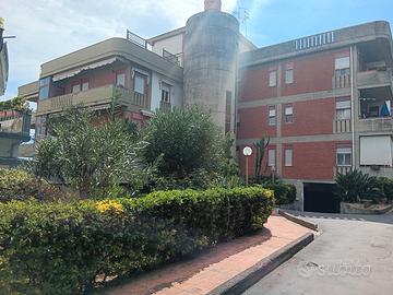 Aci Catena 4 vani,garage e possibilità sottotetto