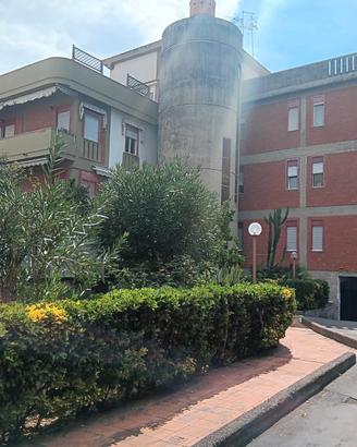 Aci Catena 4 vani,garage e possibilità sottotetto
