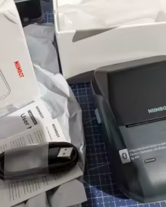 Stampante termica portatile NIIMBOT B1 con nastri