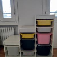 Mobile Trofast Ikea con contenitori colorati