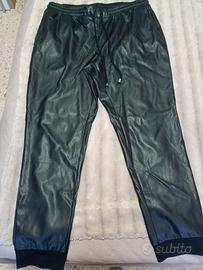 pantaloni da donna elasticizzati in finta pelle 