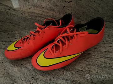 Scarpe da calcio Nike arancioni/gialle taglia 45.5