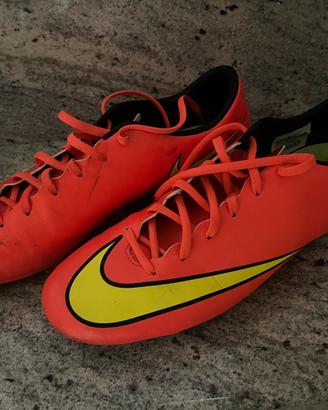 Scarpe da calcio Nike arancioni/gialle taglia 45.5