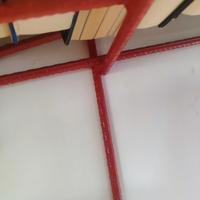 libreria metallica sospesa