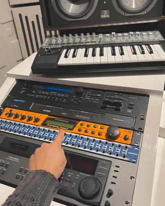 Studio di registrazione vende strumenti usati