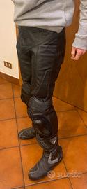 Pantaloni invernali da moto e stivali da moto