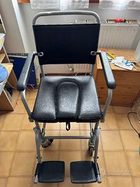 Sedia comoda con ruote per disabilità