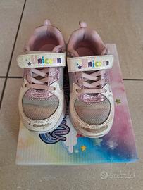 Scarpe bambina n.27 con luci/unicorni