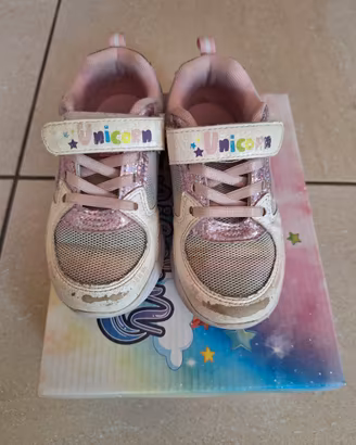 Scarpe bambina n.27 con luci/unicorni