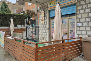 Locale commerciale negozio con parcheggio