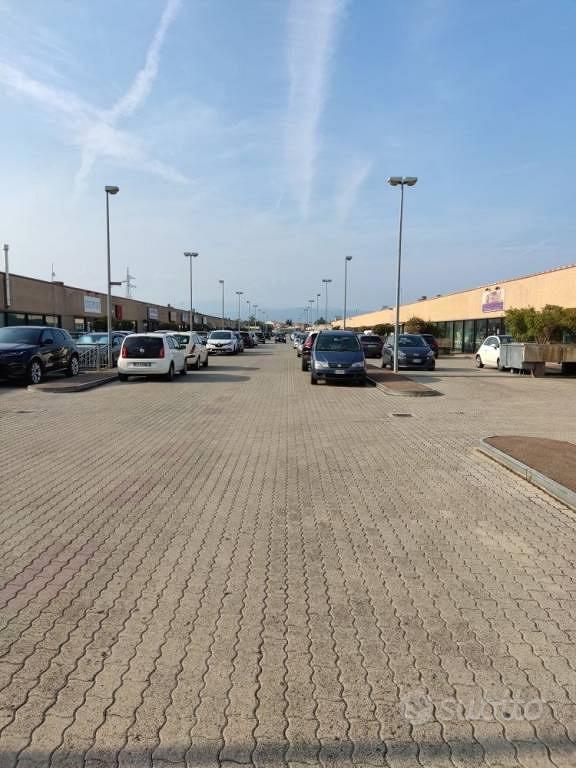 Attività / Licenza di 366 m² con 1 locale a Arezzo