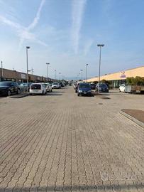 Attività / Licenza di 366 m² con 1 locale a Arezzo