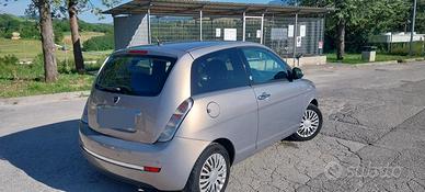 lancia ypsilon 2010 gpl