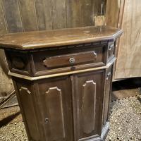 Cassettiera in legno porta televisione