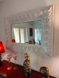 Specchio bianco Confalone, pezzo arredo di pregio