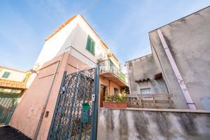 APPARTAMENTO SU DUE LIVELLI IN VIA DEI QUINTILI!