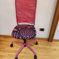 Sedia rosa con rotelle bambina