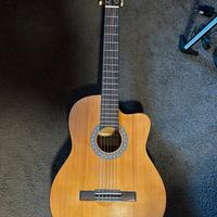 Chitarra classica elettrificata