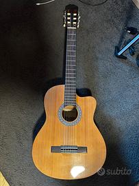 Chitarra classica elettrificata