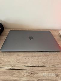 Macbook air m1 2022 256gb batteria al 92%
