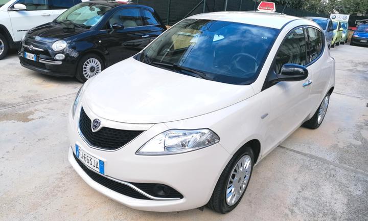 Lancia Ypsilon 1.2 69 CV 5 porte Gold