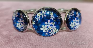 Bracciale rigido artigianale con fiori giapponesi 