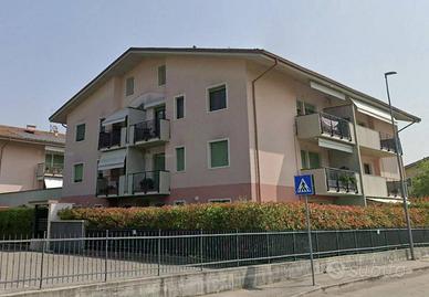 Immobile in asta di 227 m² con 5 locali e box auto